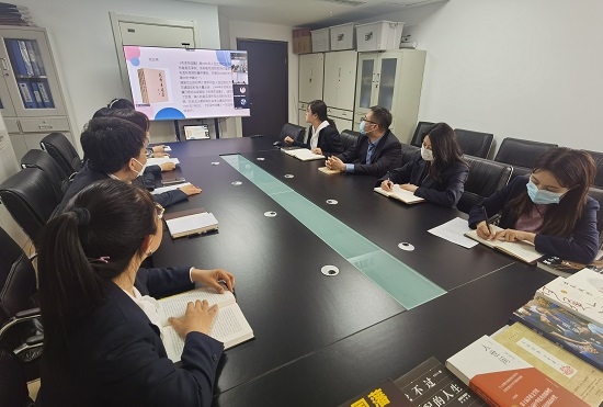 地建綜開(kāi)公司組織開(kāi)展“讀經(jīng)典·強(qiáng)素質(zhì)·作表率”讀書分享會(huì)活動(dòng).jpg