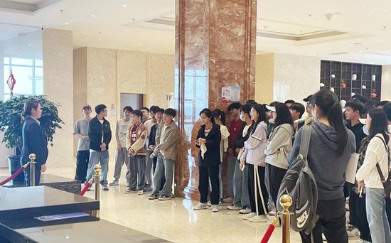 12日上午，南山花園精品酒店觀摩學(xué)習(xí)（地建酒店公司）.jpg